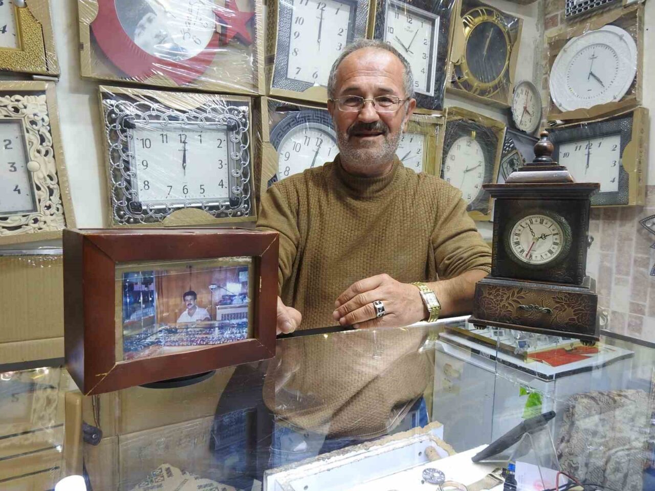 İstanbul ve Kilis'te 50 yıldır saat tamirciliği yapan Ali Bora,