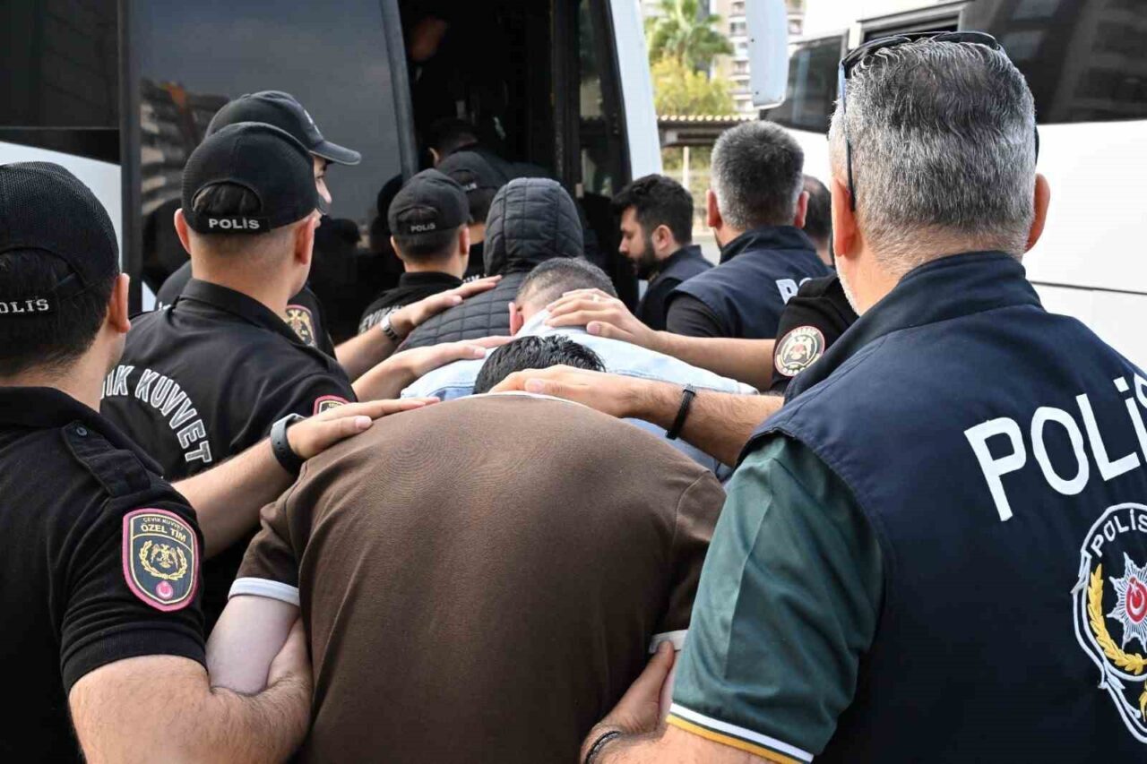 Mersin'de yasa dışı bahis şebekesine yönelik operasyonda 46 kişi gözaltına