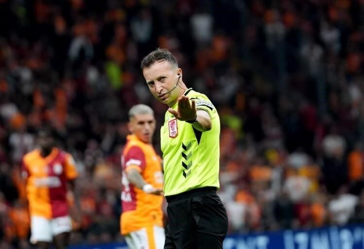 Yasin Kol, Fenerbahçe-Galatasaray Derbisini İlk Kez Yönetecek Yasin Kol, Fenerbahçe ile Galatasaray arasında 1 Aralık'ta oynanacak derbiyi