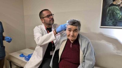 Muğla'nın Milas ilçesinde yaşayan 69 yaşındaki Fatma Akyol, yürüyemezken Memorial