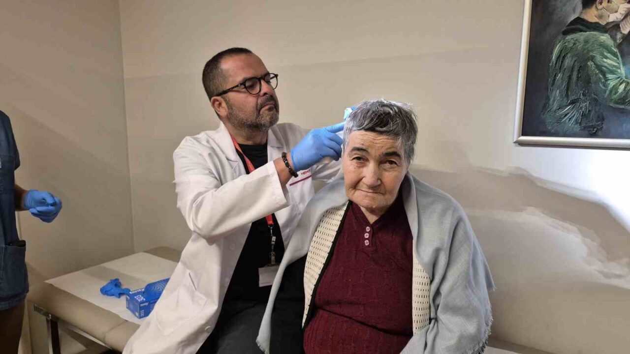 Muğla'nın Milas ilçesinde yaşayan 69 yaşındaki Fatma Akyol, yürüyemezken Memorial