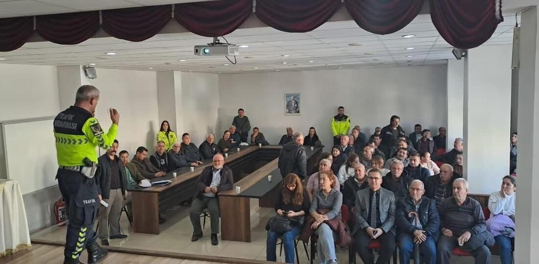 Yatağan'da, 2025-2026 eğitim öğretim yılı için düzenlenen trafik güvenliği seminerinde,