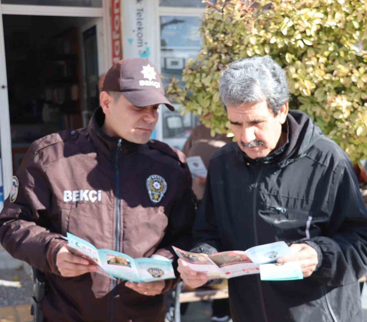 Yatağan’da Emniyet Ekipleri, Vatandaşları Dolandırıcılık ve Asayiş Olayları Hakkında Bilinçlendiriyor