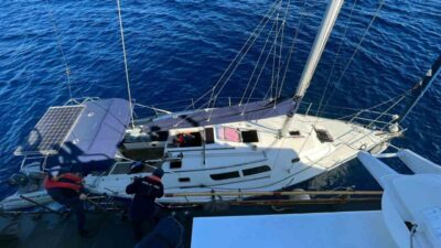 Muğla'nın Datça açıklarında yapılan bir operasyonda, yelkenli bir teknede 5