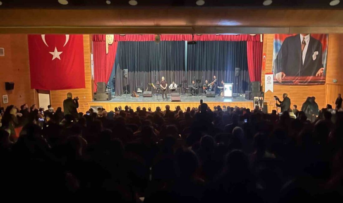 Siirt'te Öğretmenler Günü dolayısıyla yeni başlayan öğretmenlere yönelik yemin töreni