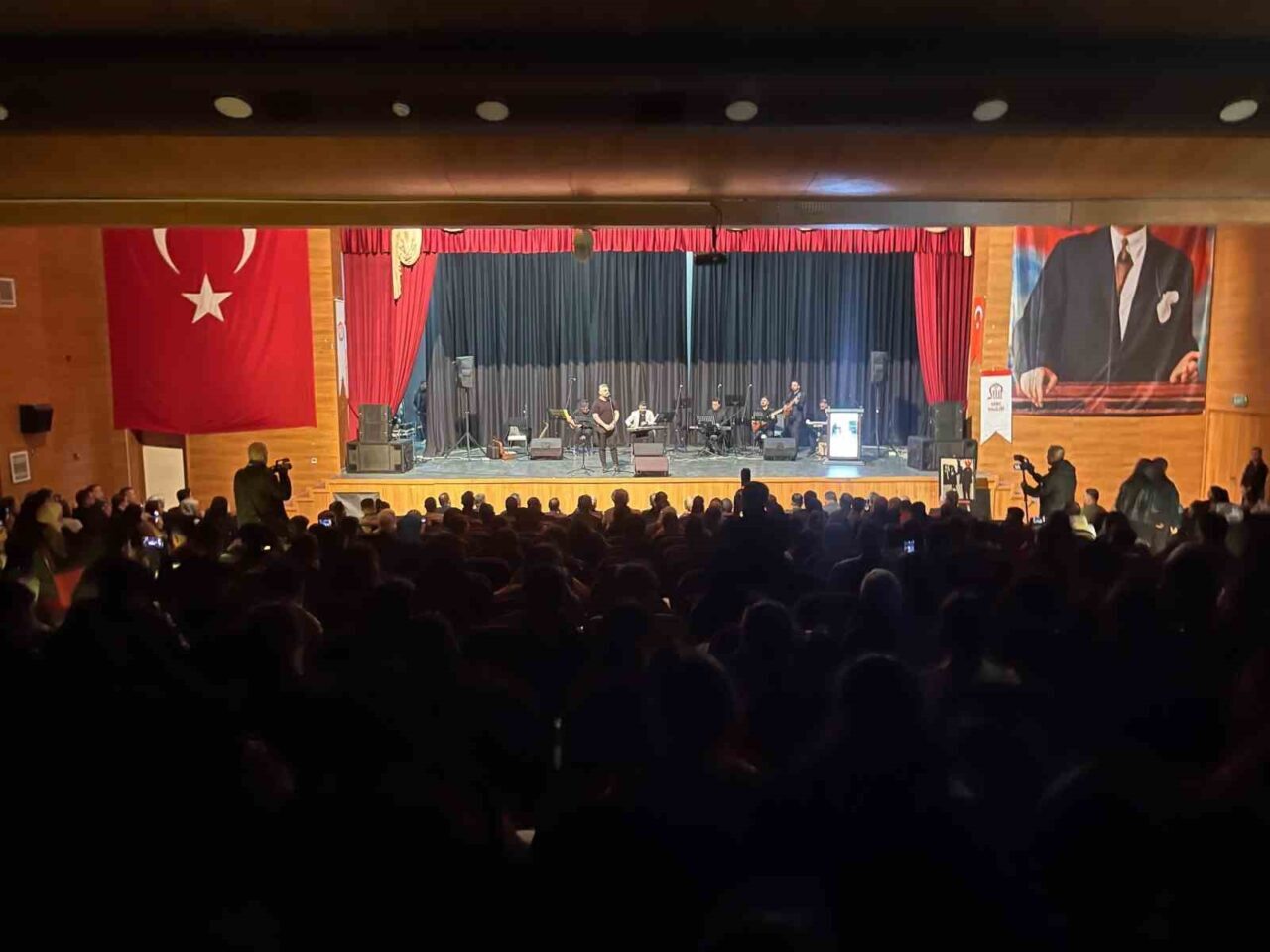 Siirt'te Öğretmenler Günü dolayısıyla yeni başlayan öğretmenlere yönelik yemin töreni