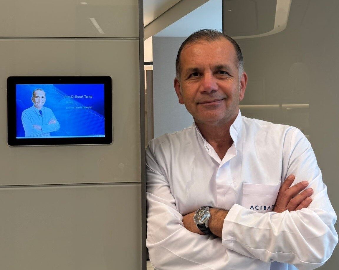 Prof. Dr. Burak Turna, uluslararası deneyimini Acıbadem Kent Hastanesi'nde Robotik
