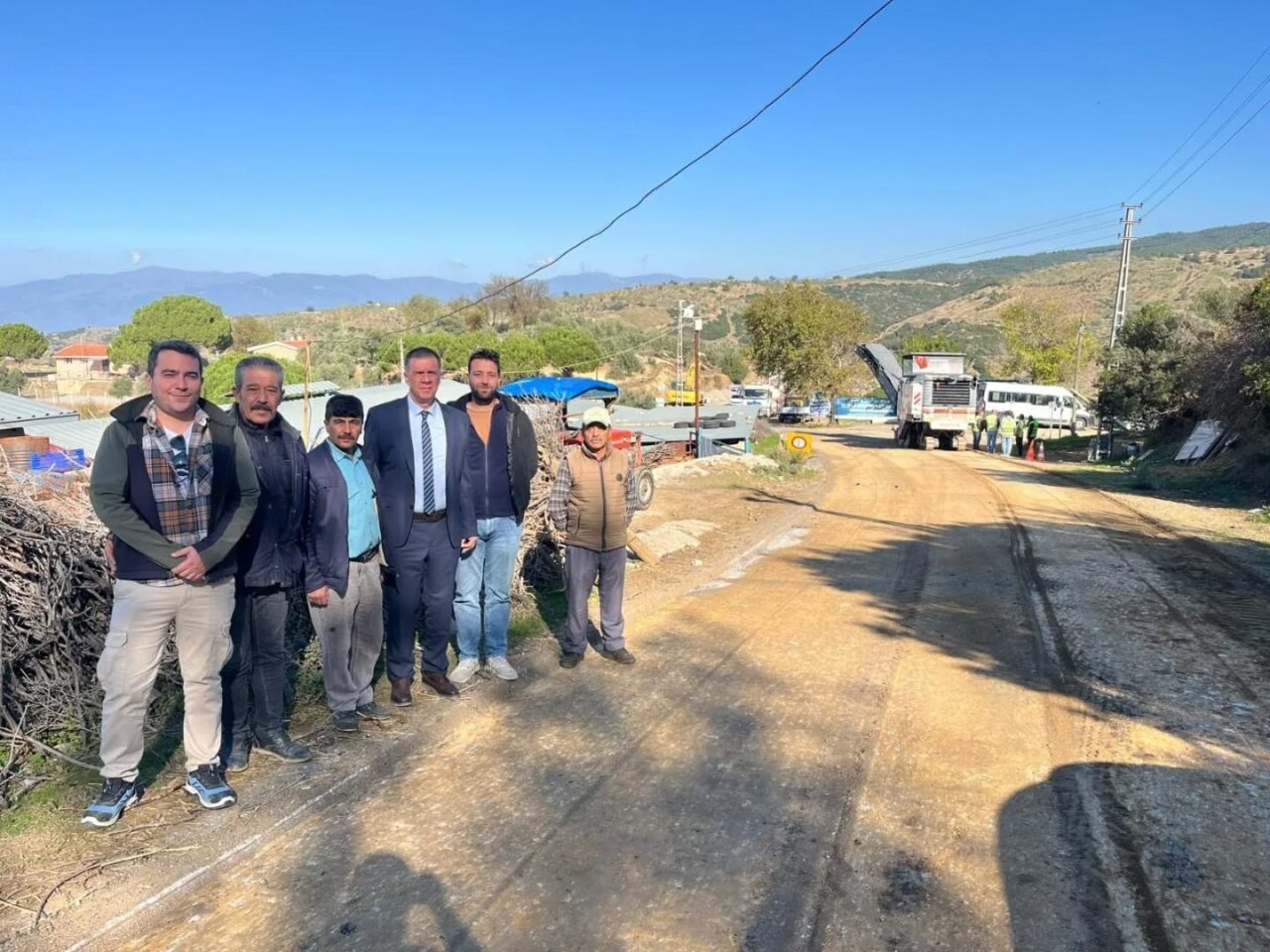 Yenipazar Belediye Başkanı Malik Ercan, Koyunlar Mahallesi'nin giriş yolunu yenileme