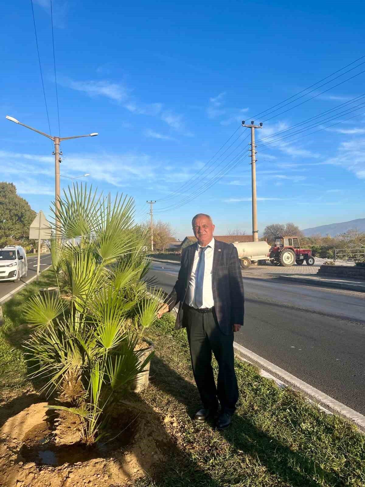 Aydın'ın Sultanhisar ilçesinde ağaçlandırma çalışmaları devam ediyor. Belediye Başkanı Osman