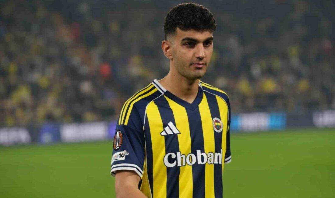 Fenerbahçe’nin Genç Yıldızı Yiğit Efe Demir, Ferencvaros Mücadelesinde Sakatlık Geçirdi Fenerbahçe'nin genç stoperi Yiğit Efe Demir, Ferencvaros ile oynanan UEFA