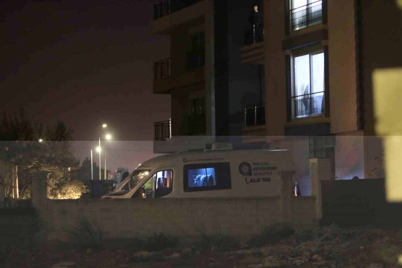 Antalya'da yıllık izindeki polis memuru M.G., eşi Fatma Gıyar ve