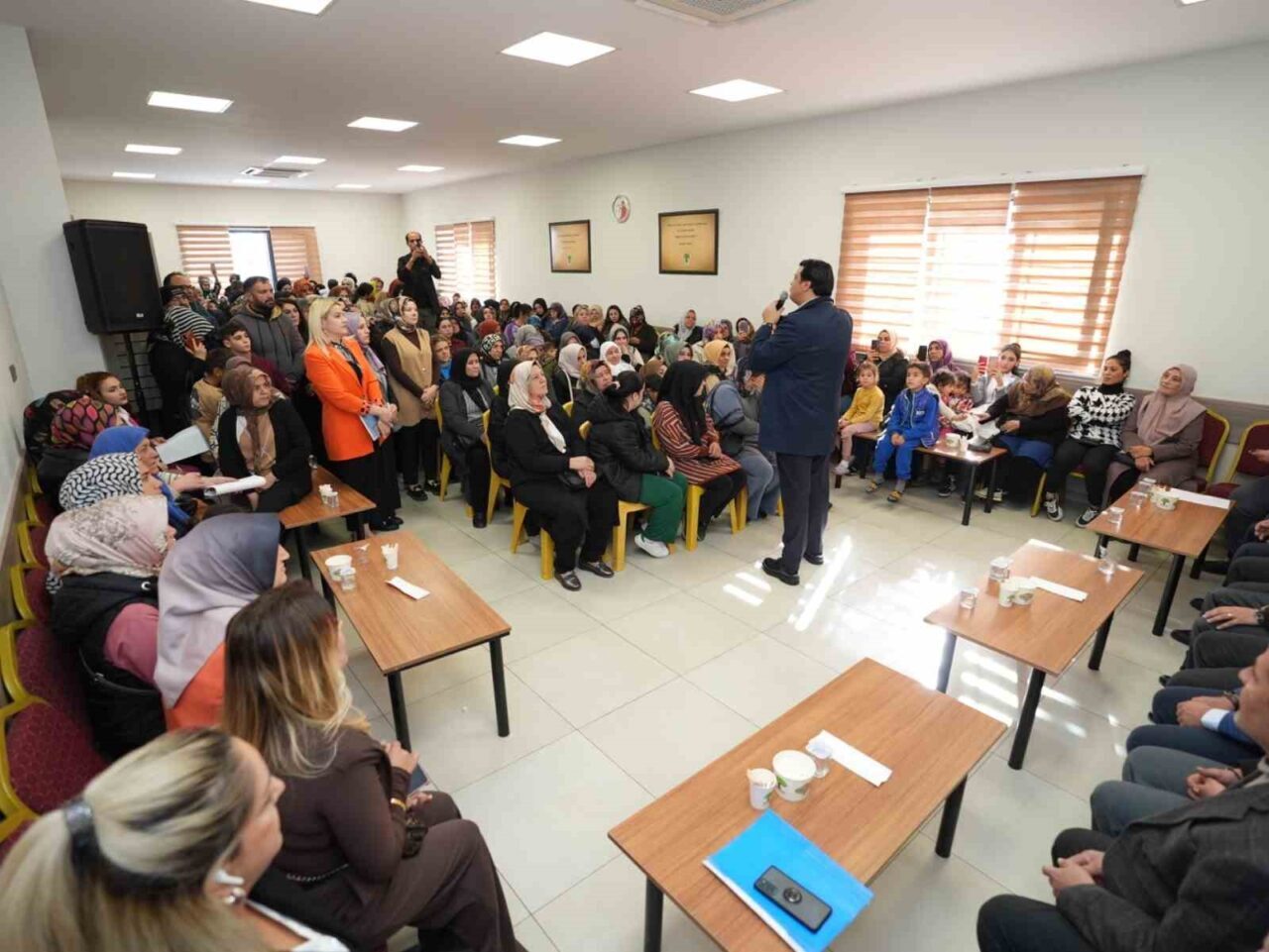 Şehitkamil Belediye Başkanı Umut Yılmaz, Gazikent Mahallesi'nde vatandaşlarla buluşarak sorunları
