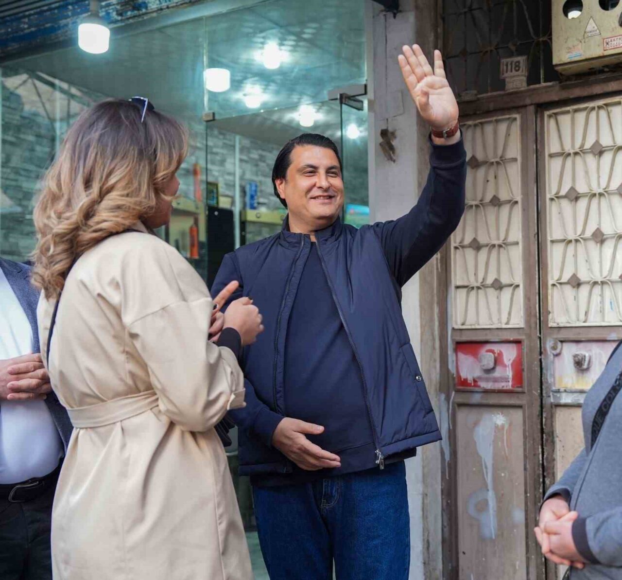 Başkan Yılmaz, Karşıyaka Mahallesi’nde Esnaf ve Vatandaşlarla Buluşarak Projeleri Tanıttı