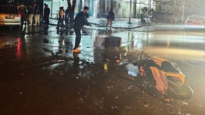 Denizli’nin Pamukkale ilçesinde kontrolsüz bir otomobilin motosiklete çarpması sonucu ağır