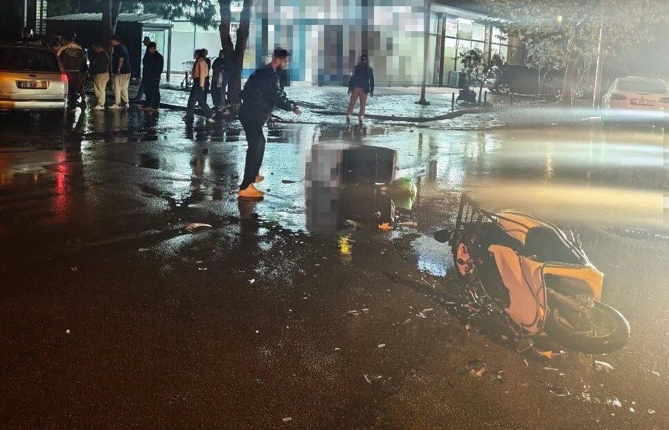 Denizli'nin Pamukkale ilçesinde, kontrolsüz bir şekilde yola çıkan otomobil, Murat