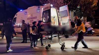 Denizli Merkezefendi'de bir otomobilin kontrolsüz çıkışı sonucu motosikletle çarpışması sonucu