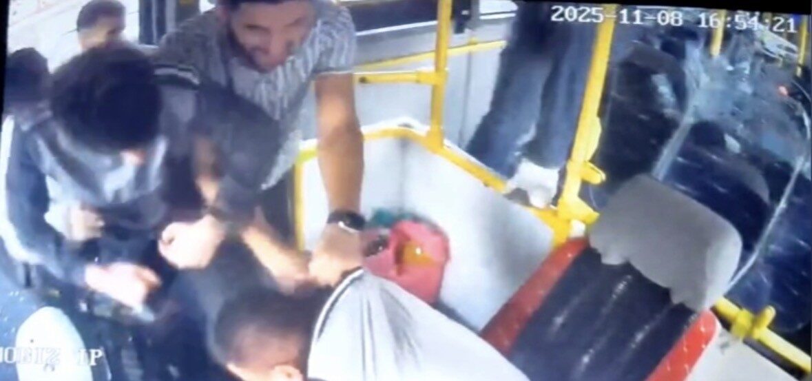 Gaziantep'te bir halk otobüsü şoförü, tartıştığı yaşlı yolcuyu darp etti.