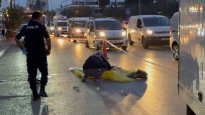 Adana'nın Yüreğir ilçesinde 75 yaşındaki Nihat Turgut, yolun karşısına geçerken