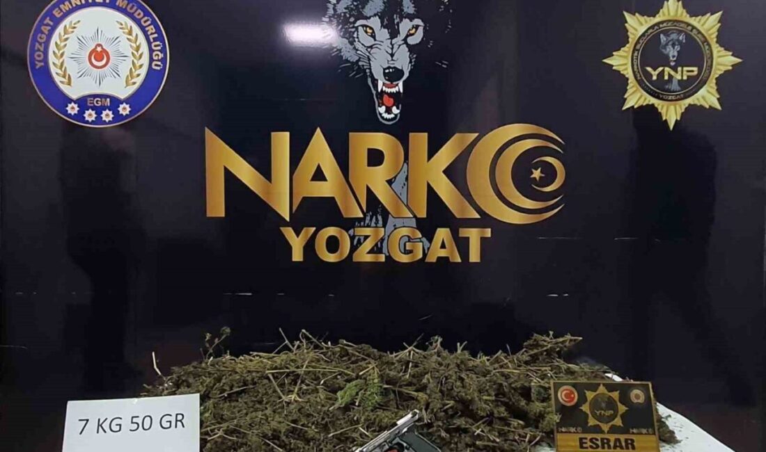 Yozgat'ta Narkotik Suçlarla Mücadele Şube Müdürlüğü ekipleri, A.Ş.'nin evinde gerçekleştirdiği