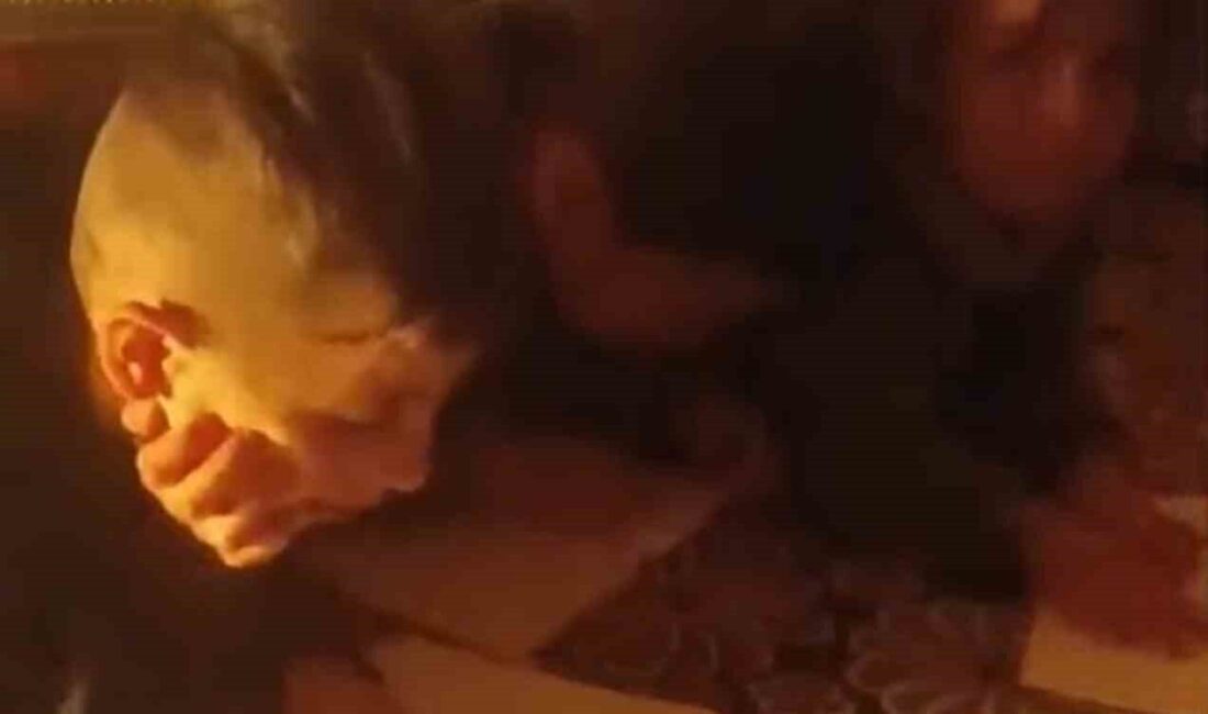 Yüksekova’da Elektrik Kesintisi Öğrencileri Zorluyor: Çobanpınar’da Karanlıkta Ders Mücadelesi Hakkari’nin Yüksekova ilçesindeki Çobanpınar köyünde yaşanan elektrik kesintisi, öğrencilerin lüks