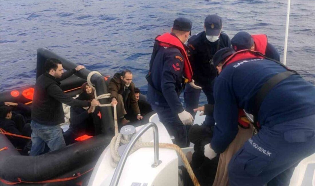 Muğla'nın Marmaris açıklarında, Türk sahil güvenlik ekipleri, Yunan unsurlarınca geri