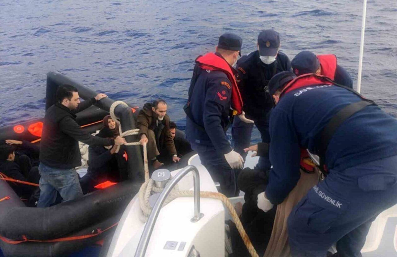 Muğla'nın Marmaris açıklarında, Türk sahil güvenlik ekipleri, Yunan unsurlarınca geri