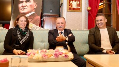 Yunusemre Belediyespor, Belediye Başkanı Semih Balaban’ın Öğretmenler Günü'nü pasta ile