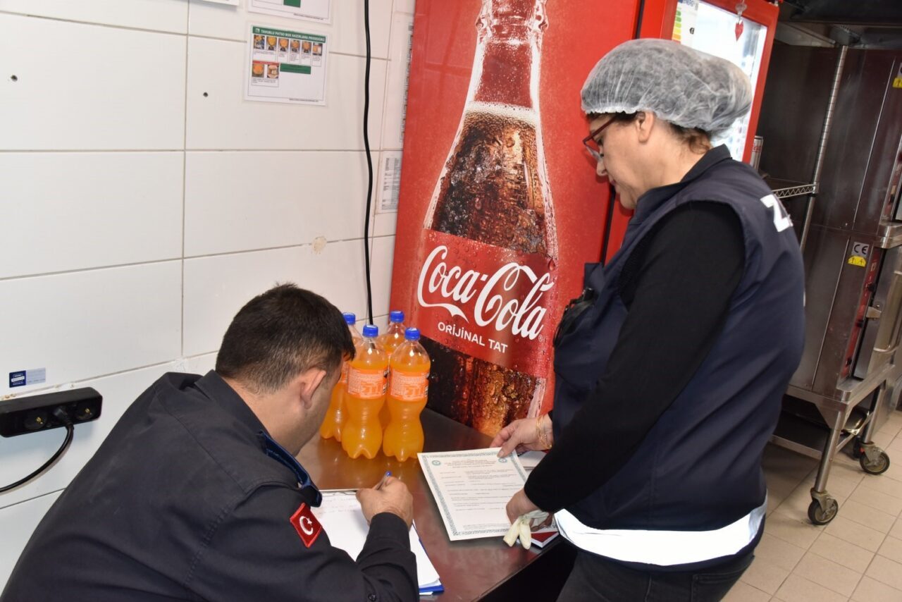 Yunusemre Belediyesi, İlçede Gıda Güvenliği İçin Denetimlerin Devam Ettiğini Duyurdu