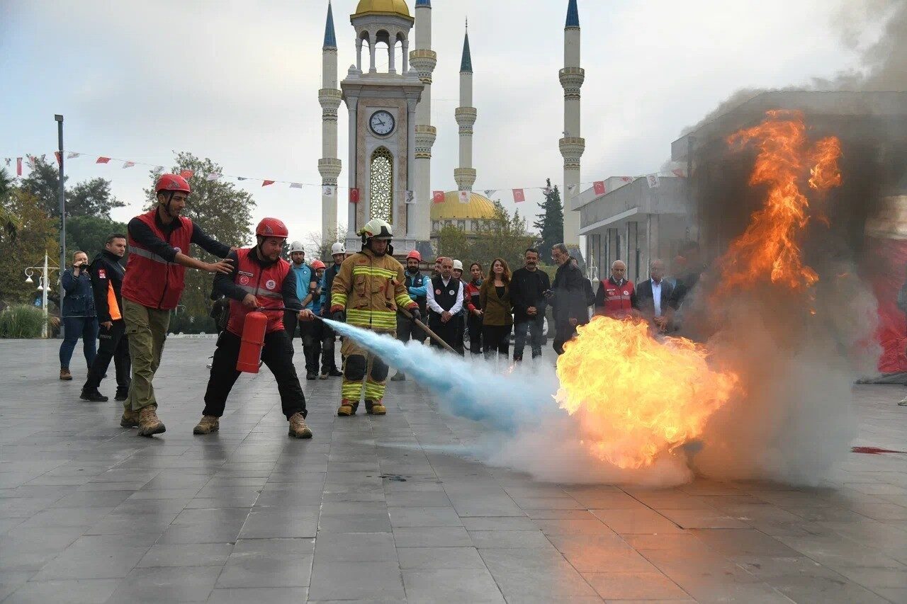 Yunusemre Belediyesi, olası bir 6.8 büyüklüğündeki deprem senaryosu için tatbikat