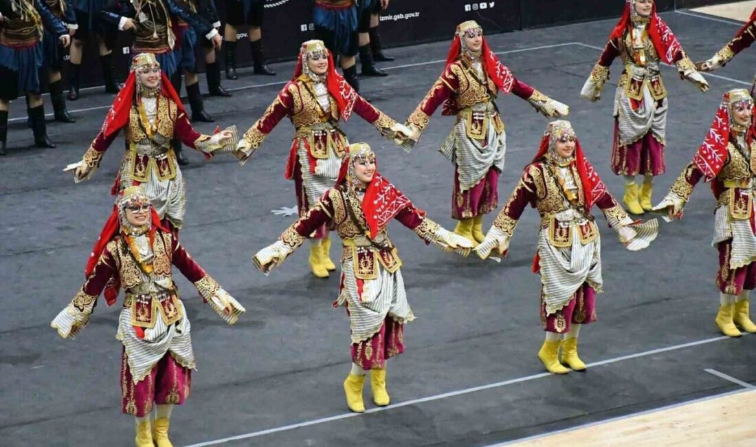 Yunusemre Belediyesi, geleneksel halk oyunlarını öğretmek ve sosyal etkileşimi artırmak