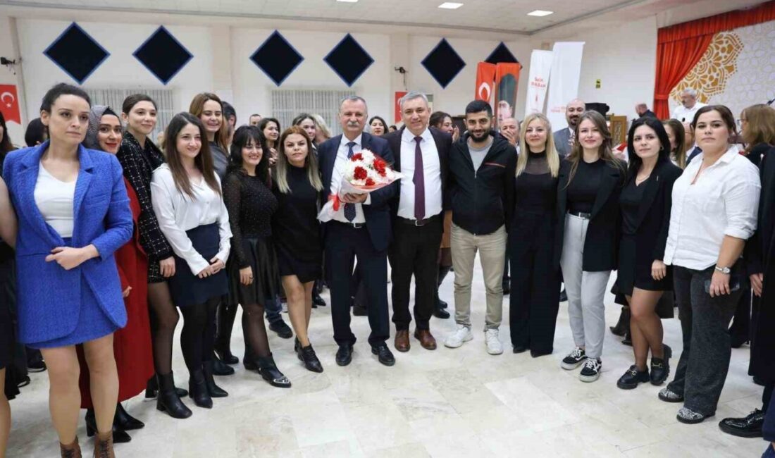 Yunusemre Belediyesi, 24 Kasım Öğretmenler Günü'nde öğretmenleri özel bir etkinlikte