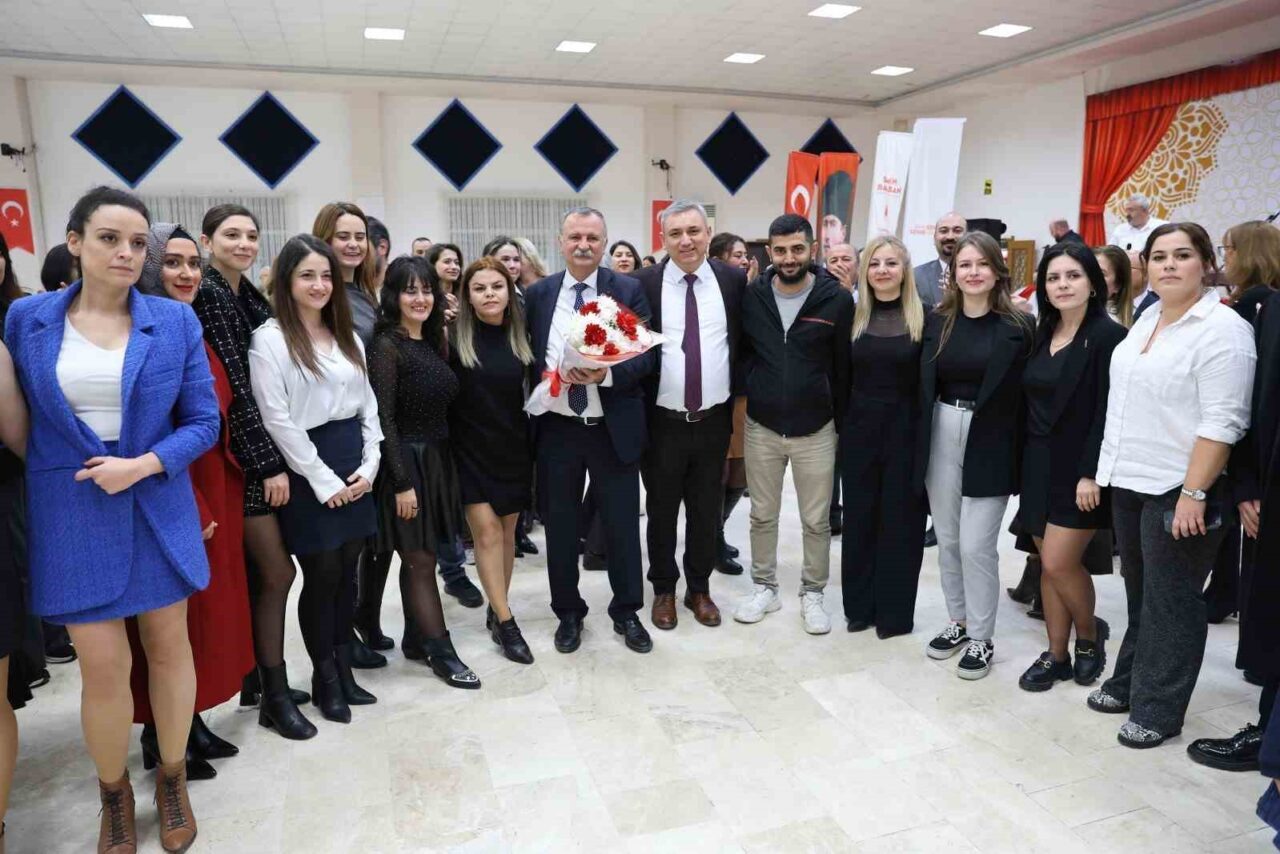 Yunusemre Belediyesi, 24 Kasım Öğretmenler Günü'nde öğretmenleri özel bir etkinlikte