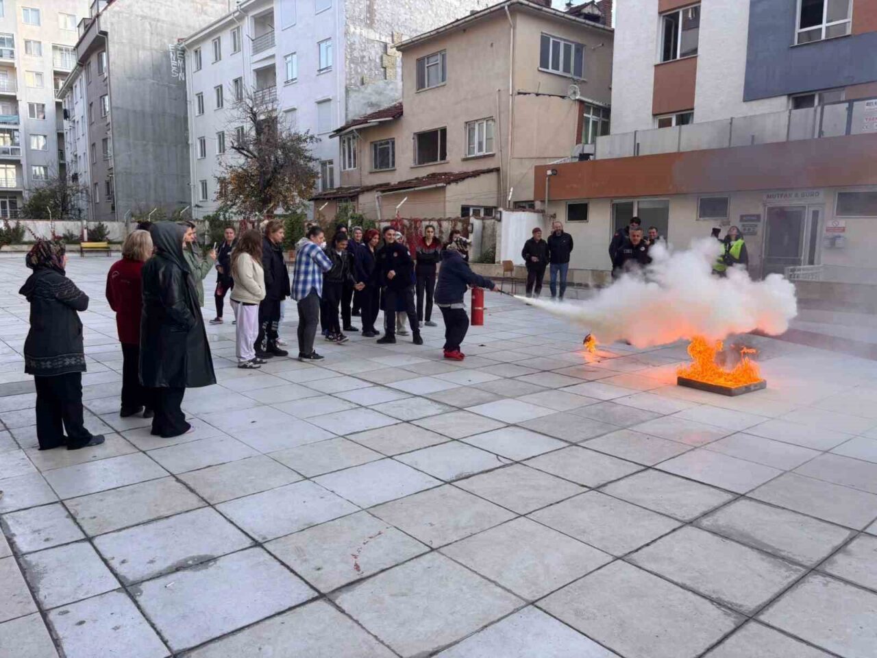 Eskişehir Mükrime Hatun Yurdu çalışanlarına, Gençlik ve Spor Bakanlığı Kredi