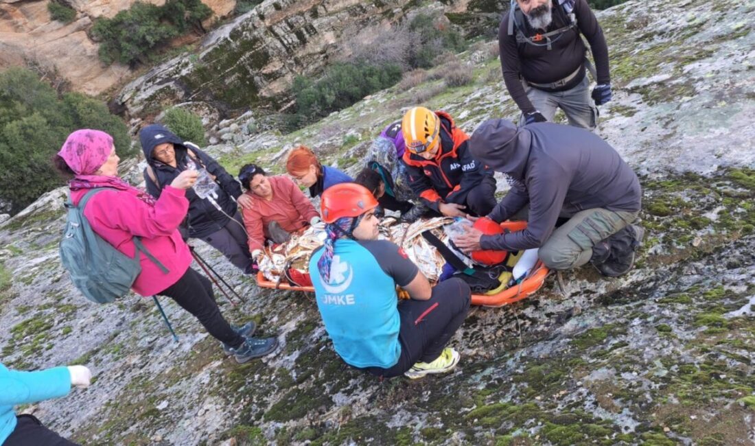 Aydın'ın Koçarlı ilçesinde doğa yürüyüşü sırasında dere yatağına düşen 50
