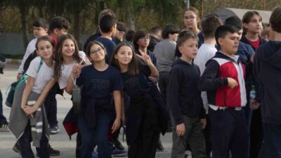 Düzce'de Beden Eğitimi Öğretmeni Kenan Şereflioğlu, 29 Ekim törenindeki yürüyüşüyle