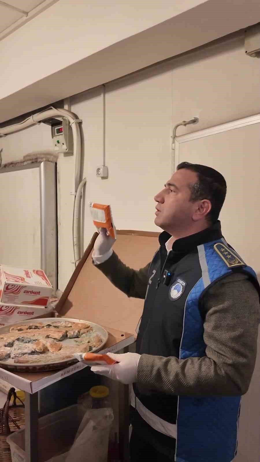 Hatay'ın Dörtyol ilçesinde zabıta ekipleri, Levent Börek isimli işletmede 3