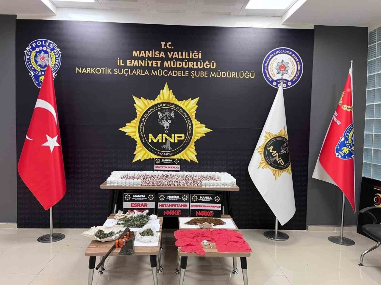Manisa İl Emniyet Müdürlüğü, uyuşturucu madde ticaretine yönelik gerçekleştirdiği operasyonda