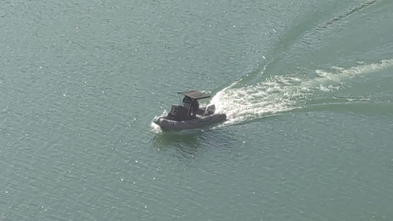 Van'ın Gürpınar ilçesinde Kontrolden çıkan bir araç Zernek Barajı'na düştü.