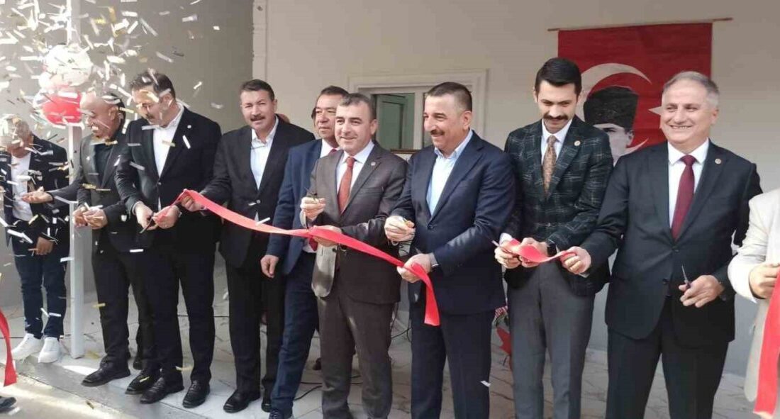 Zonguldak protokolü, eski bir okulun sosyal tesise dönüştürüldüğü tesisin açılışında