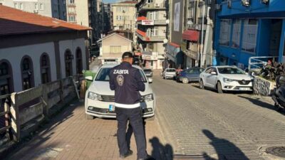 Zonguldak Belediyesi Zabıta Müdürlüğü, kent merkezinde sabah saatlerinde gerçekleştirdiği denetimlerde