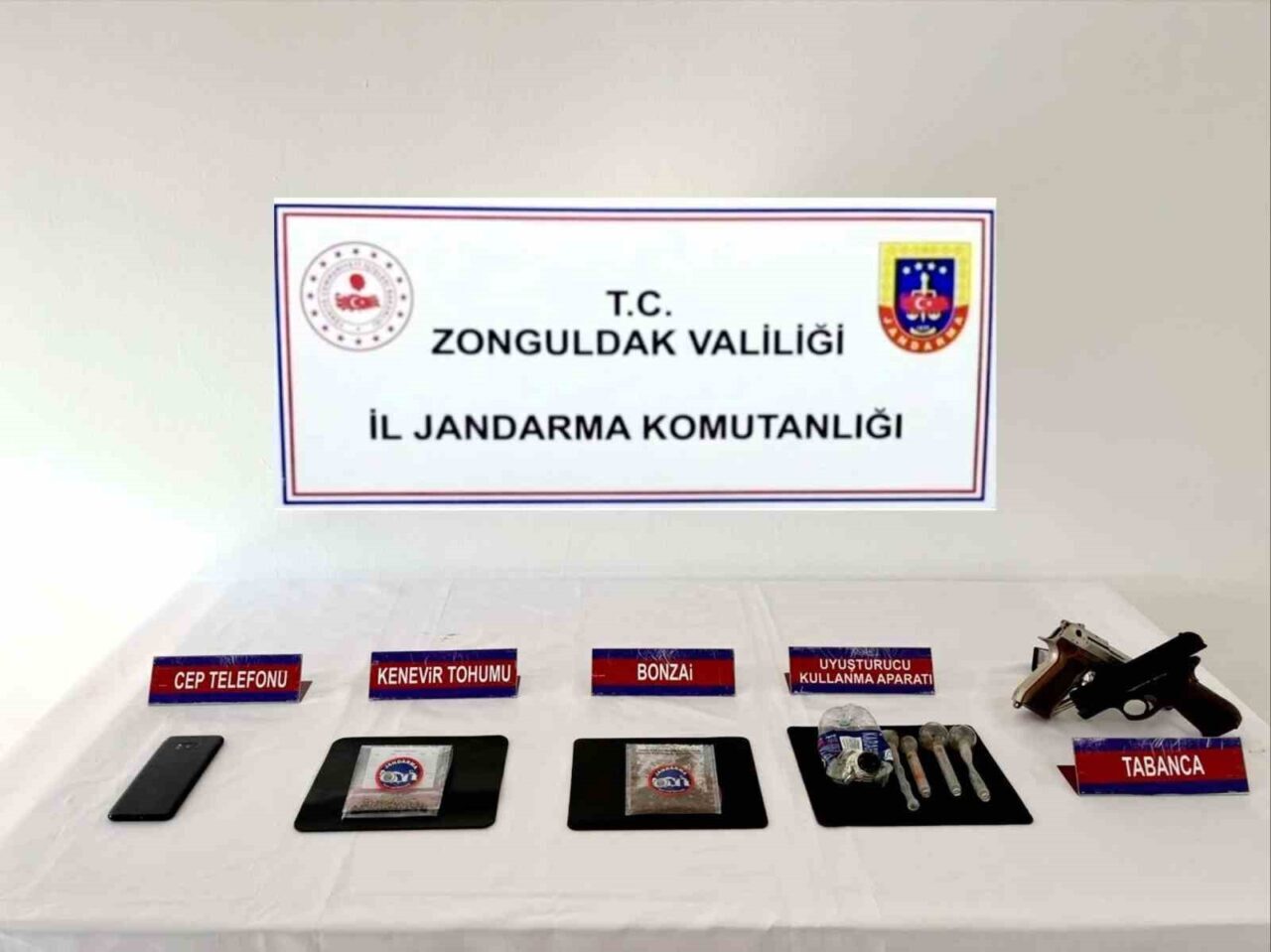 Zonguldak İl Jandarma Komutanlığı, Çaycuma ve Devrek ilçelerinde gerçekleştirdiği üç