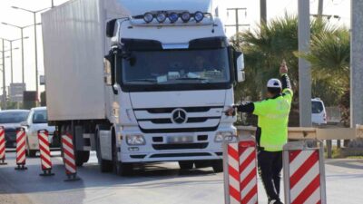 Şehirlerarası ticari araçlar için kış lastiği kullanımı zorunlu hale geldi.