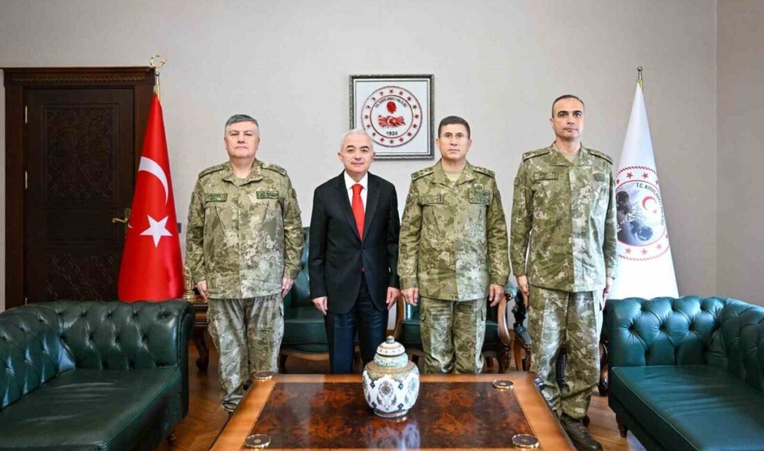 1. Ordu Komutanı Orgeneral Bahtiyar Ersay, Kırklareli'deki valilikte Vali Uğur