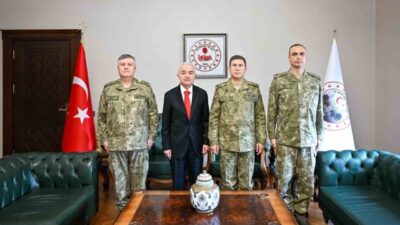 1. Ordu Komutanı Orgeneral Bahtiyar Ersay, Kırklareli'deki valilikte Vali Uğur