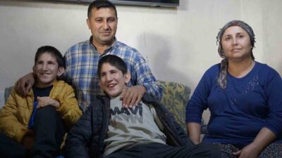 Kromozom 4q Delesyon Sendromu teşhisiyle doğan 13 yaşındaki ikiz kardeşler