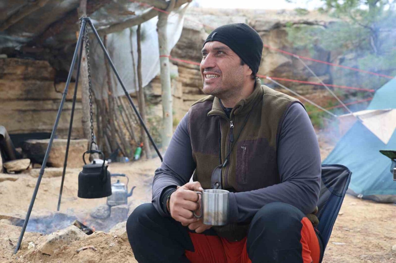 Elazığ'da coğrafya öğretmeni Emrah Turhan, doğa keşifleri ile öğrencilerine ilham