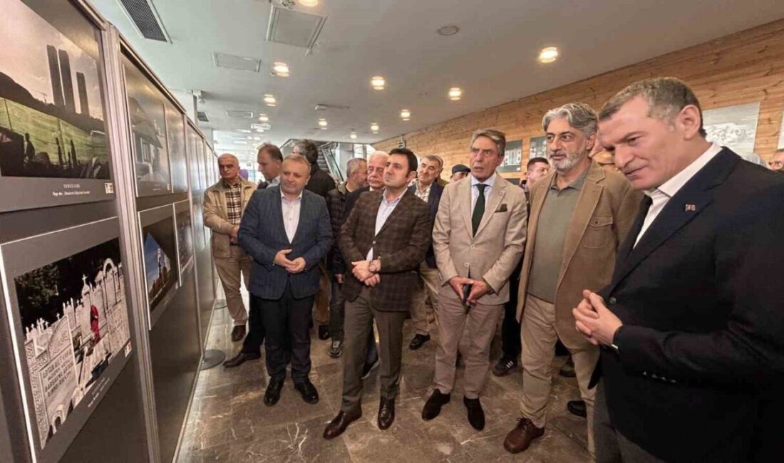 Zeytinburnu Fotoğraf Yarışmasında Ödüller Sahiplerini Buldu: Başarıya Ulaşan Sanatçılar Törenle Ödüllendirildi Zeytinburnu'nda düzenlenen 15. Fotoğraf Yarışması'nda ödüller, Zeytinburnu Belediye Başkanı Ömer