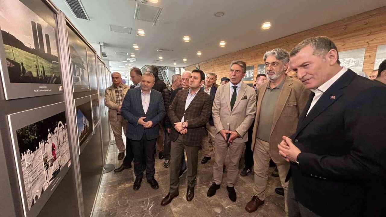 Zeytinburnu'nda düzenlenen 15. Fotoğraf Yarışması'nda ödüller, Zeytinburnu Belediye Başkanı Ömer