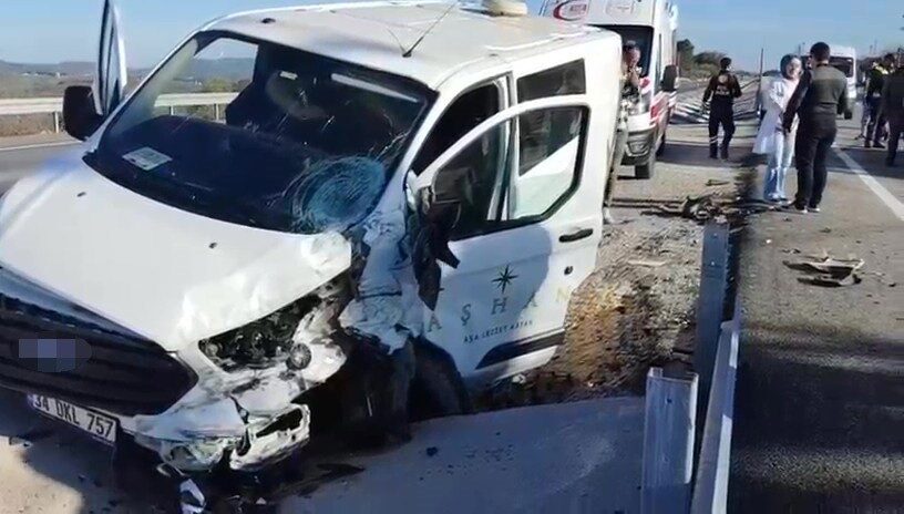 Kandıra’da Trafik Kazası: İki Araç Çarpıştı, Sürücüler Yaralandı Kocaeli'nin Kandıra ilçesinde, İzmit Kandıra Yolu'nda meydana gelen trafik kazasında