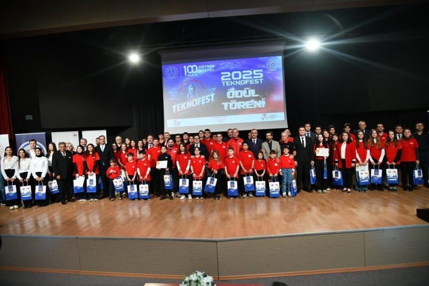 TEKNOFEST 2025 Ödül Töreni Çerkezköy Atatürk Kültür Merkezi’nde gerçekleştirildi.